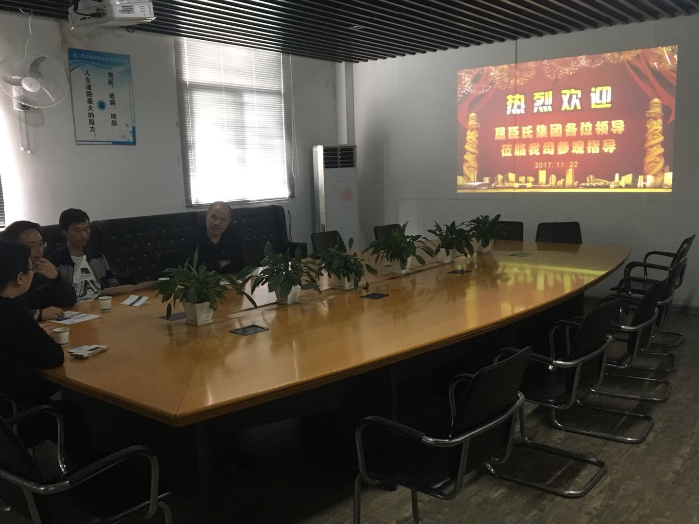 �y�������������������