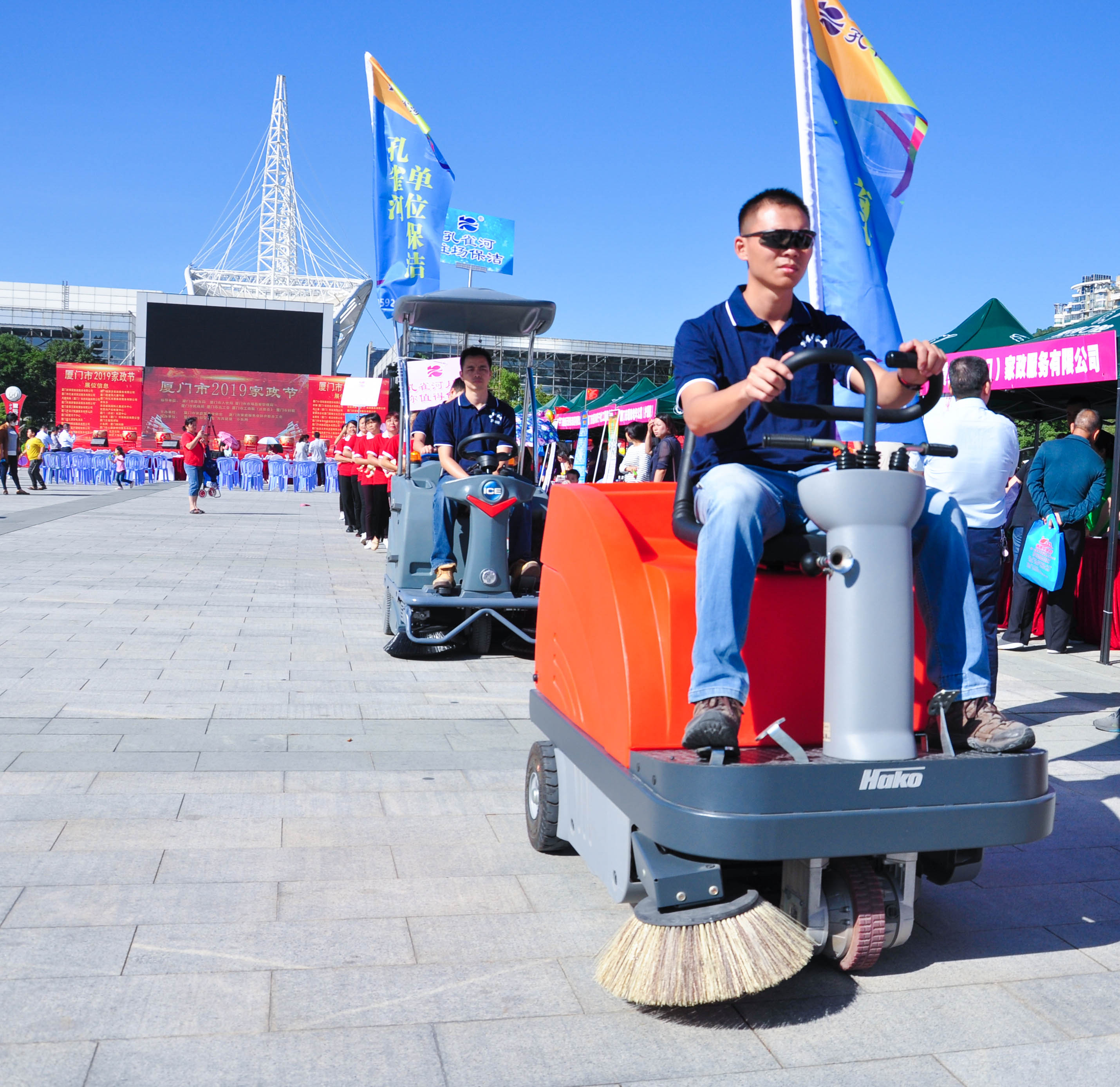 �g��Ц�Z��һ����ʮ�˰���ˇ�R�ψ�������ȸ�������B�T�е����ü�����(ji��)